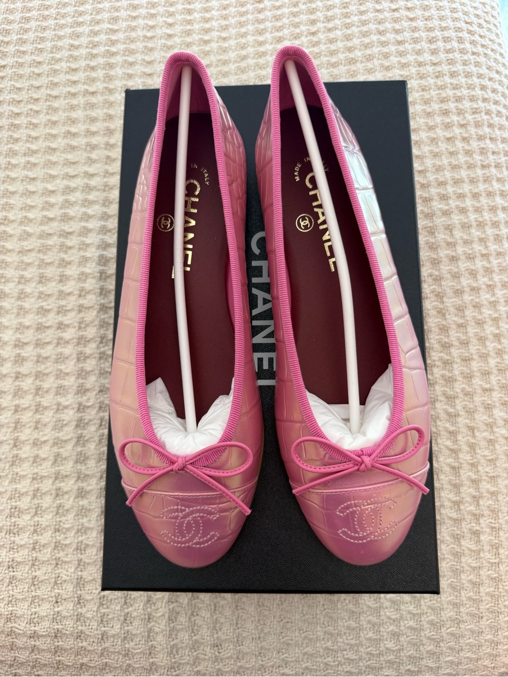 CHANEL Pink Quilted Croc-Embossed Ballet Flats